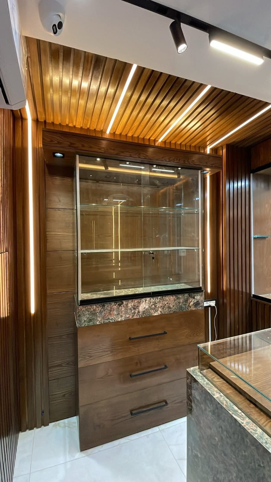 Meuble vitrine intégré